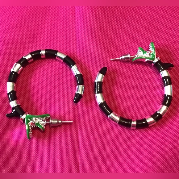 Beetlejuice Jewelry - Beetlejuice Sandworm Hoop Earrings